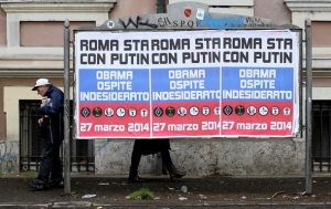 На плакате написано &quot;Обамо&quot; - нежелательный гость в Риме