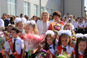 Ольга Тимофеева ученикам новой школы в Михайловске: «Берегите ваш новый дом»