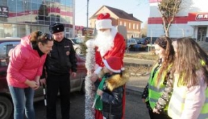 В Пятигорске Дед Мороз стал активистом соблюдения ПДД