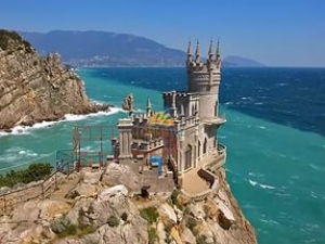 В Крыму появился памятник «вежливым людям»