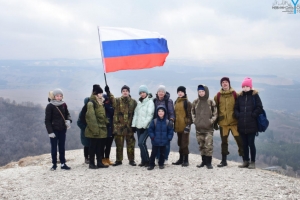 Юные невинномысцы совершили массовое восхождение на Малое Седло