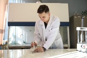 Молодой ученый СКФУ разрабатывает лечебную зубную нанопасту