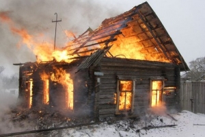 В дачном кооперативе Ставрополя сгорел домик