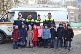 Спасатели в Ставрополе провели для детей занятие по безопасности