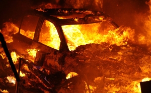 В центре Ставрополя ночью сгорела престижная иномарка