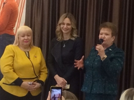 В Пятигорске воспитанники центра «Живая нить» поздравили мам с праздником
