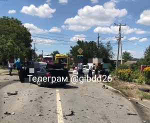 На Ставрополье водитель-бесправник на BMW-Х7 спровоцировал ДТП с погибшим