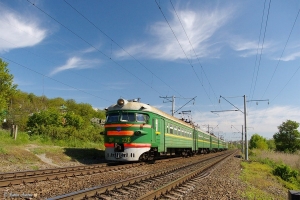 Под колесами поездов в Краснодарском крае погибли мужчина и женщина
