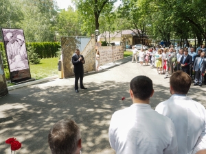 В Ставрополе на территории больницы открыли памятник фронтовым медикам