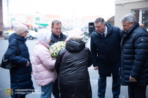 Мэр Ставрополя вручил ключи от квартир выпускникам детдомов – бойцам СВО