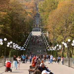 За майские праздники по Новой Каскадной лестнице прогулялось более ста тысяч человек