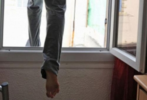 Психически больной житель Ставрополя разбился, выпав из окна на 18 этаже