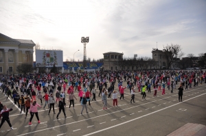 Общегородская зарядка в Ставрополе собрала две с половиной тысячи школьников