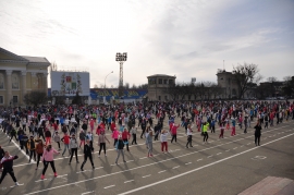 Общегородская зарядка в Ставрополе собрала две с половиной тысячи школьников