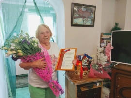 Казаки Кисловодска доставят подарок от долгожительницы военнослужащим на Донбасс