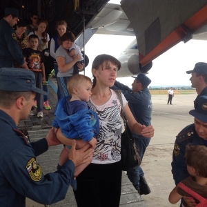 На Ставрополье самолётом МЧС прибыли более ста жителей Украины