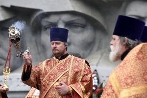 В Ставрополе День Победы начался с возложения цветов к Вечному огню