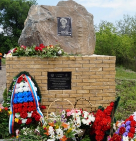 На Ставрополье открыли памятник погибшему при наводнении спасателю