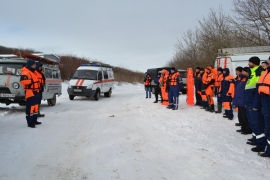 Спасатели Ставрополя отработали навыки спасения людей, провалившихся под лед
