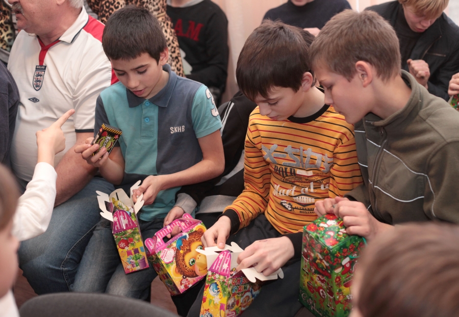 Воспитанники ессентукского детского дома получили подарки