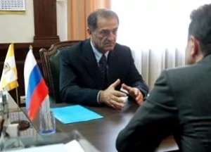 Представителю Дагестана на Ставрополье вручили почетный нагрудный знак
