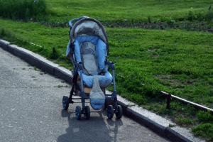 Подозрительная детская коляска в Ставрополе напугала прохожих