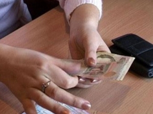 Торгпред в Буденновске присвоила 50 тысяч рублей