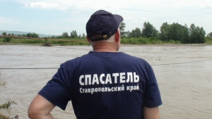 На Ставрополье спасатели достали из Чекиста мужчину