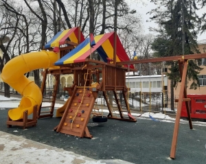 В Кисловодске появилась детская площадка на проспекте Ленина