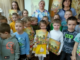 Библиотеки, школы и детсады Ставрополья получили от Каскада Кубанских ГЭС новую детскую книгу