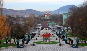Очередной акт вандализма зафиксировали камеры на Аллее любви в Железноводске