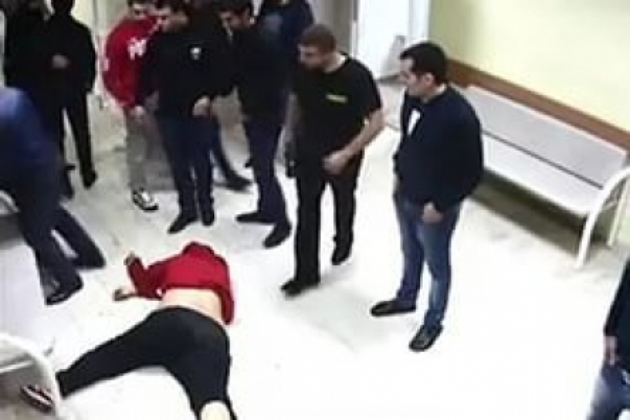 Кадры видеозаписи драки в больнице Минвод