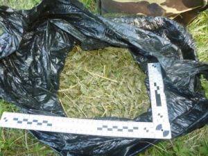 В Новоселицком районе Ставрополья у рецидивиста полицейские нашли мешок с запрещенными веществами
