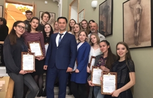 В Ставрополе глава администрации Октябрьского района наградил будущих художников