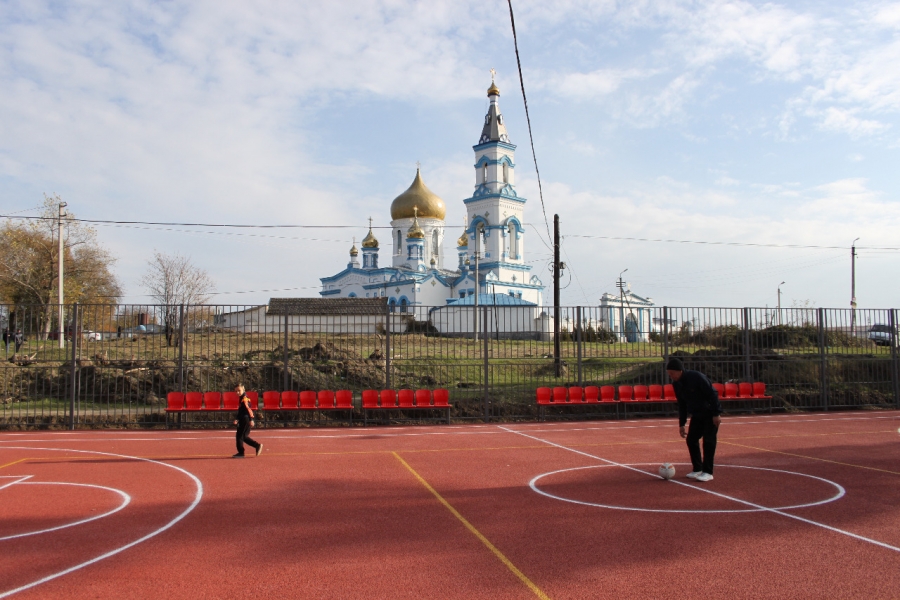 На Ставрополье в селе открыли современную спортплощадку