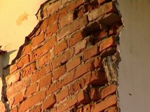 В Ипатовском районе подсобного рабочего насмерть придавила рухнувшая стена