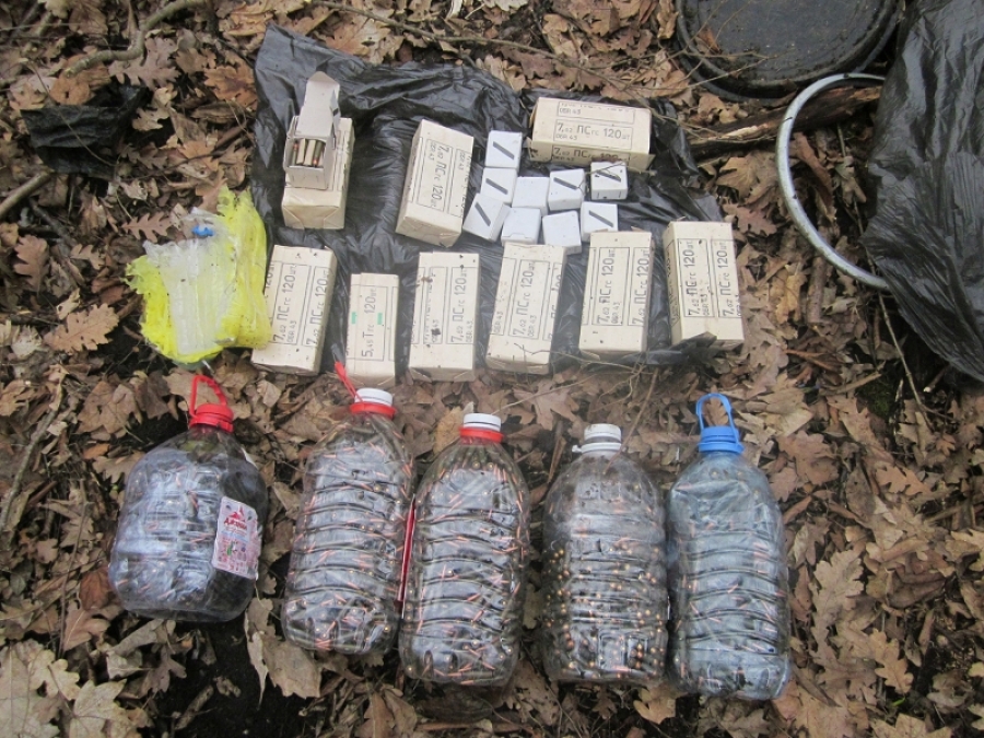 В лесном массиве на Ставрополье обнаружена пластиковая бочка с боеприпасами