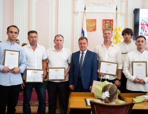 Накануне Дня физкультурника мэр Ставрополя наградил лучших тренеров и спортсменов