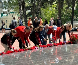 В Ставрополе студенты РАНХиГС приняли участие в церемонии возложения цветов к мемориалу «Огонь Вечной Славы»