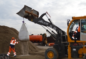 На федеральных трассах в КБР израсходовали более 300 тонн пескосоляной смеси