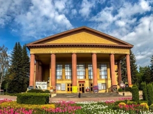 Губернатор Ставрополья поздравил профессионалов, причастных к театральному искусству