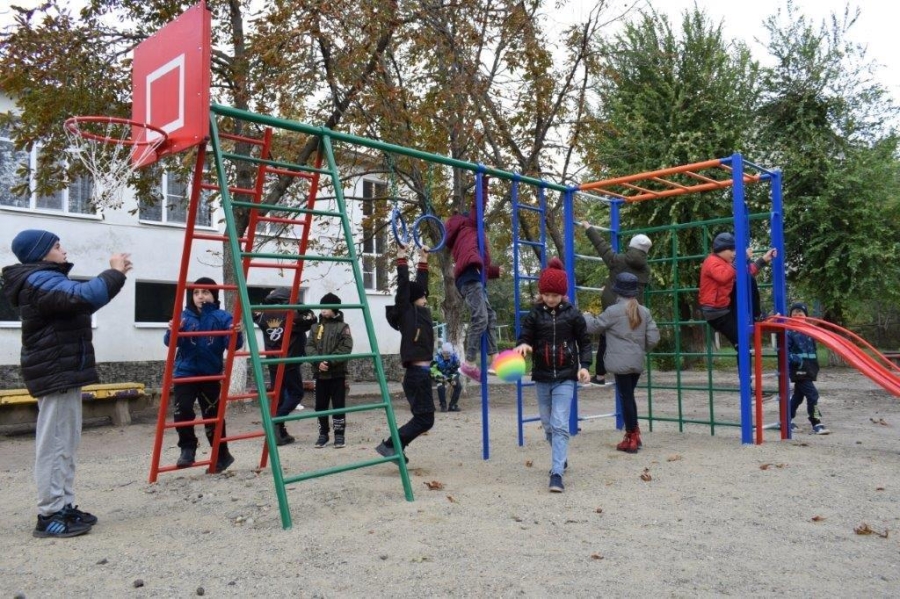 Ставропольские гидроэнергетики подарили спортивно-игровые площадки детскому санаторию «Журавлик»