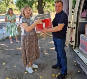 Мэр Ставрополя доставил учебники в школы Антрацитовского района ЛНР