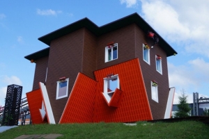 В Ставрополе любителям селфи приглянулся перевернутый дом
