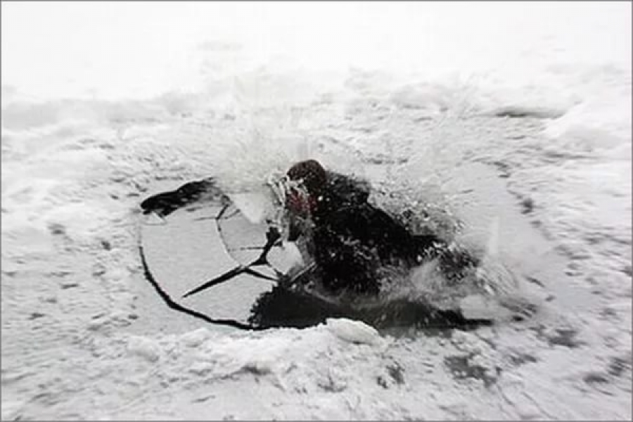 Пожилой рыбак ушел под лед в Невинномысске