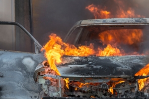 В Ставрополе ночью сгорели две иномарки