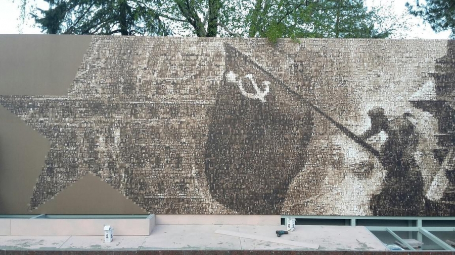 Стена памяти видео. Стена памяти Ставрополь Крепостная гора. Крепостная гора Ставрополь. Мемориал стена памяти Курган. Ставрополь 9 мая стена памяти.