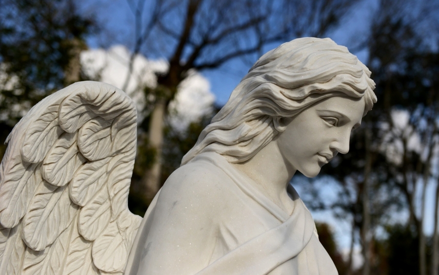 В Ставрополе неизвестные разбили шеститонного ангела