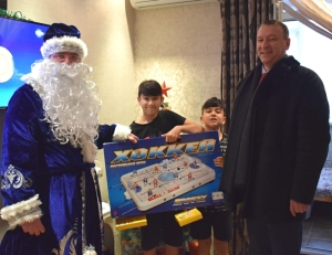 «Рождественскую сказку» подарили сотне нуждающихся детей Ленинского района Ставрополя