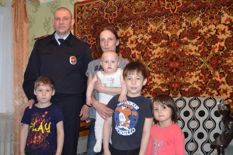 Участкового из Кисловодска наградили за спасение многодетной семьи